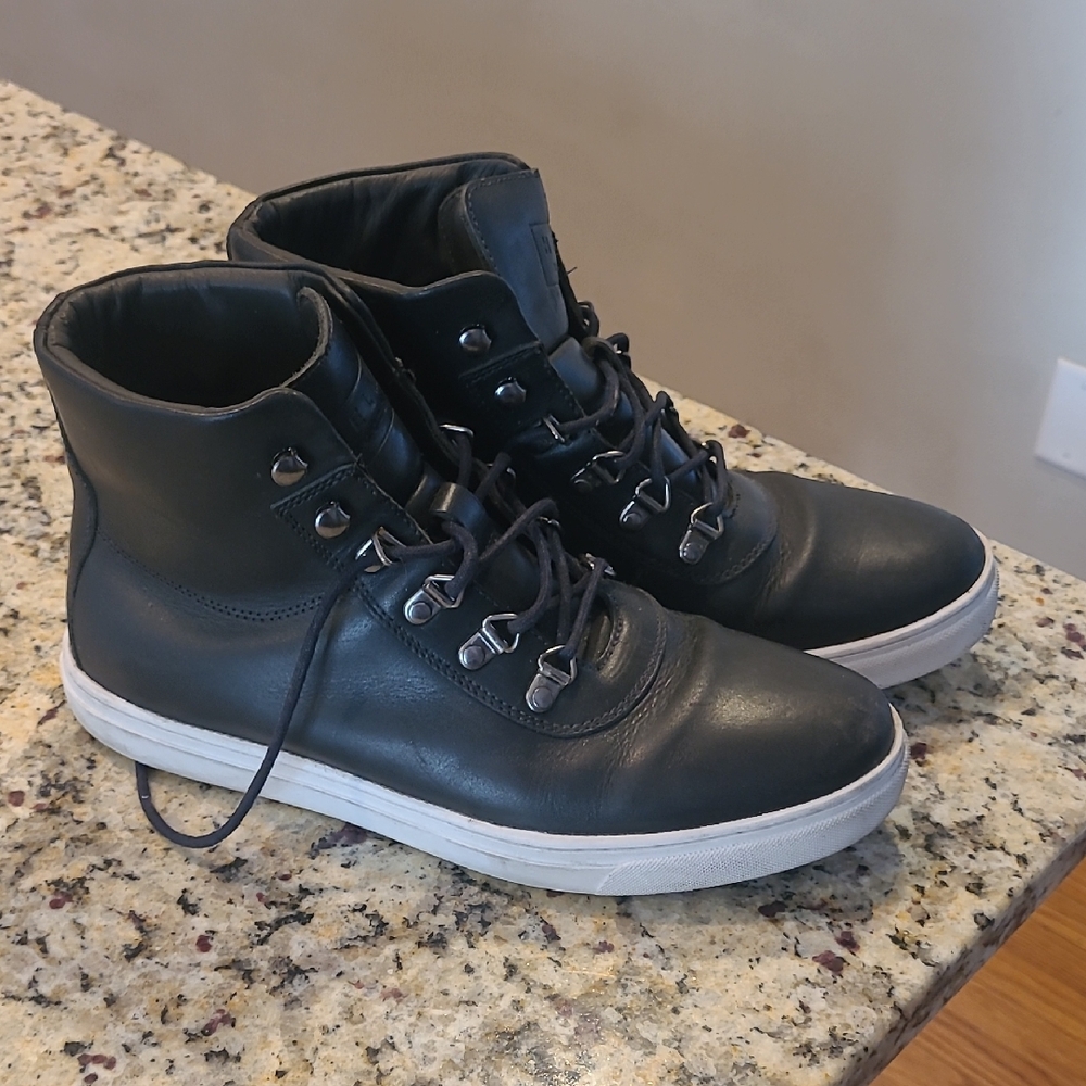 Helm The Charlie Boots.  Size 9M